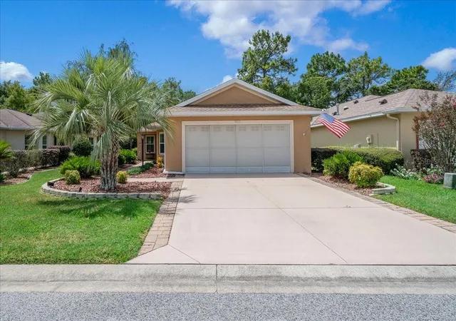 Photo 2 of Single family home for sale at 9122 Sw 102nd Cir, Ocala, FL 34481 | MLS# OM731039 | Listing updated on 2026-09-01