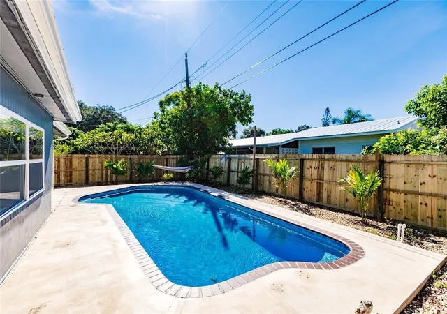 2nd image of 3716 Mundy Ridge Dr, Sarasota, FL 34233 | MLS# N6145477