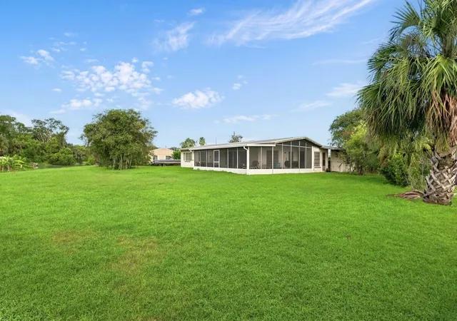 Photo 3 of Single family home for sale at 3120 Tradewinds Trl, Orlando, FL 32805 | MLS# O6436475 | Listing updated on 2026-10-07