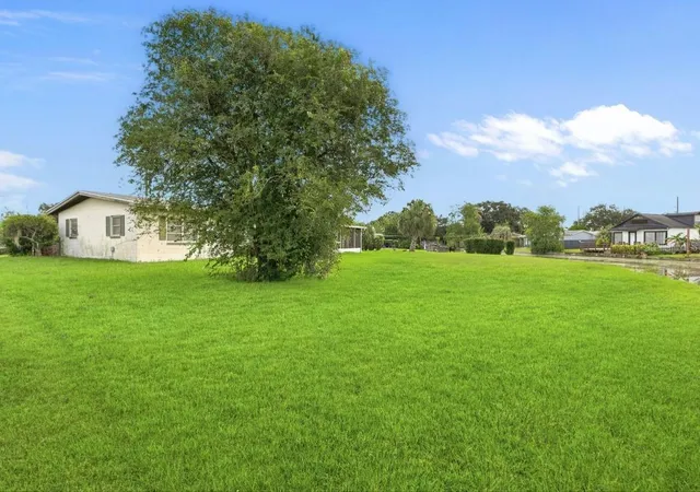 Photo 4 of Single family home for sale at 3120 Tradewinds Trl, Orlando, FL 32805 | MLS# O6436475 | Listing updated on 2026-10-07
