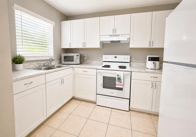 Listing Photo 5 - Condo for sale in building located at 1807 Michigan Ave, KISSIMMEE, FL 34744 - Unit #B