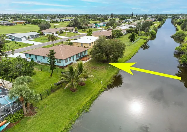 Photo 2 of Single family home for sale at 199 Caddy Rd, Rotonda West, FL 33947 | MLS# D6148550 | Listing updated on 2026-09-21