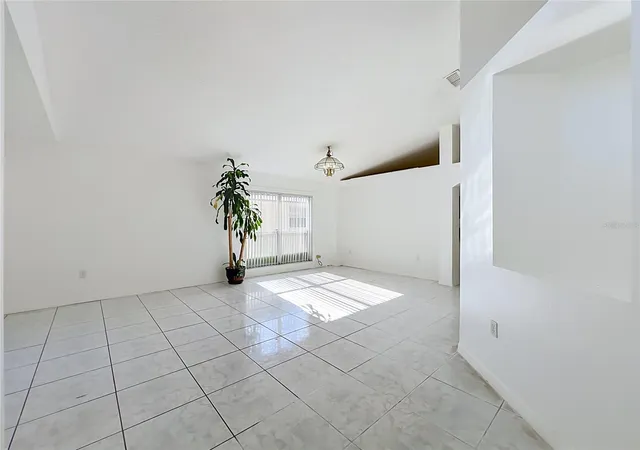 Photo 4 of Single family home for sale at 11781 Hatcher Cir, Orlando, FL 32824 | MLS# S5156286 | Listing updated on 2026-09-02