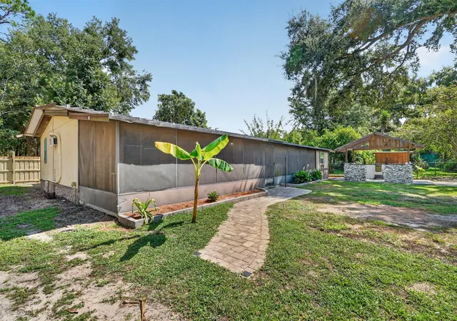Photo 3 of Manufactured home for sale at 25101 Ne 131st Place, Fort Mc Coy, FL 32134 | MLS# OM731047 | Listing updated on 2026-09-24