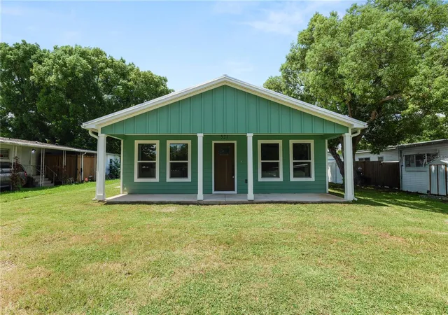 Photo 1 of Single family home for sale at 521 Skyline Dr E, Lakeland, FL 33801 | MLS# L4964548 | Listing updated on 2026-09-01