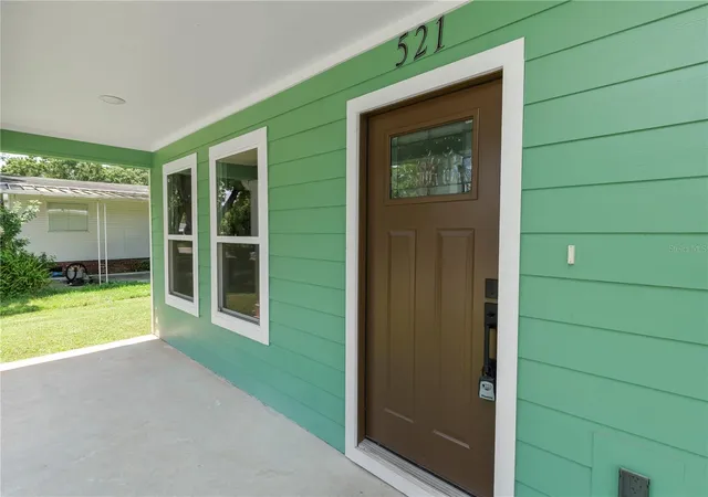 Photo 2 of Single family home for sale at 521 Skyline Dr E, Lakeland, FL 33801 | MLS# L4964548 | Listing updated on 2026-09-01
