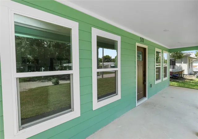Photo 3 of Single family home for sale at 521 Skyline Dr E, Lakeland, FL 33801 | MLS# L4964548 | Listing updated on 2026-09-01
