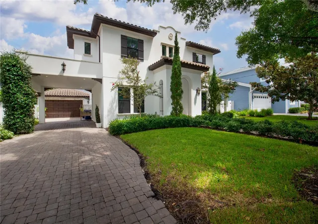 Photo 2 of Single family home for sale at 3917 W San Luis St, Tampa, FL 33629 | MLS# TB8542333 | Listing updated on 2026-10-07