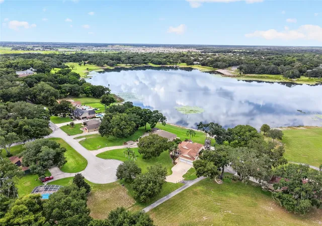 Photo 2 of Single family home for sale at 1833 Shore Line Dr, Leesburg, FL 34748 | MLS# R4911877 | Listing updated on 2026-10-04