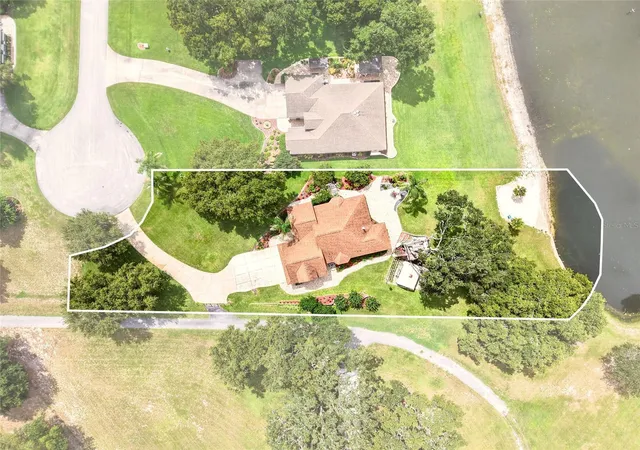 Photo 3 of Single family home for sale at 1833 Shore Line Dr, Leesburg, FL 34748 | MLS# R4911877 | Listing updated on 2026-10-04