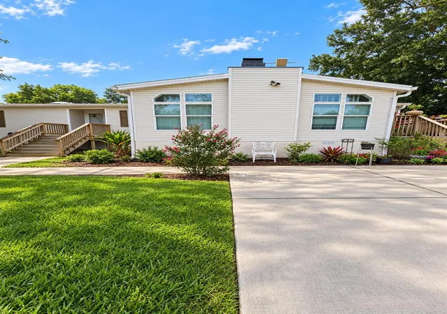 Photo 3 of Manufactured home for sale at 16800 Se 249th Terrace, Umatilla, FL 32784 | MLS# G5116955 | Listing updated on 2026-09-04