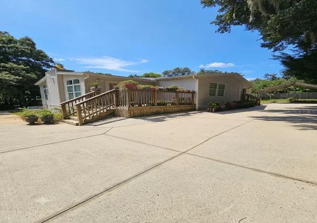 Photo 3 of Manufactured home for sale at 16800 SE 249th Terrace, Umatilla, FL 32784 | MLS# G5116955 | Listing updated on 2026-09-04