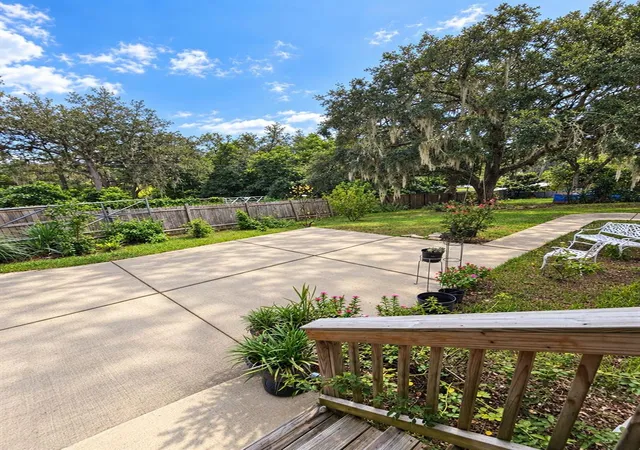 Photo 4 of Manufactured home for sale at 16800 SE 249th Terrace, Umatilla, FL 32784 | MLS# G5116955 | Listing updated on 2026-09-04