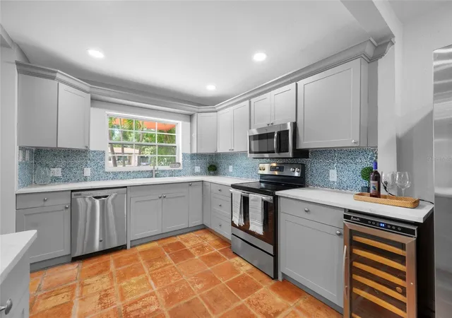 3rd image of 1211 Russell Dr N, St Petersburg, FL 33710 | MLS# TB8542349