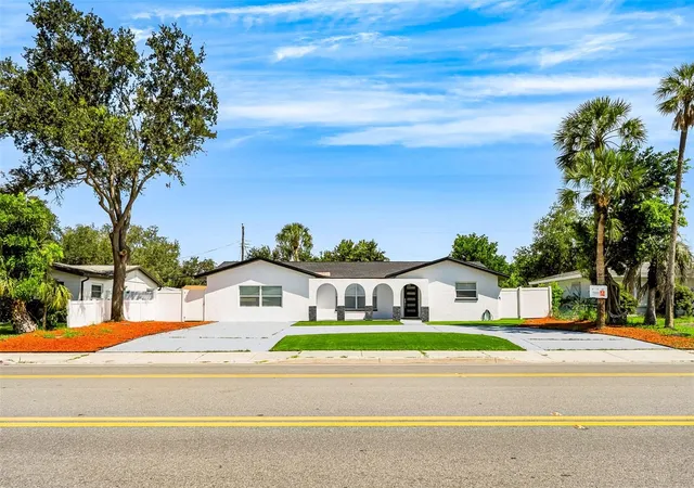 Photo 2 of Single family home for sale at 1077 40th Avenue Ne, Saint Petersburg, FL 33703 | MLS# TB8542361 | Listing updated on 2026-09-08