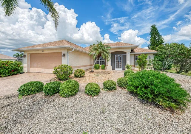 Photo 1 of Single family home for sale at 25 Tournament Rd, Rotonda West, FL 33947 | MLS# D6148553 | Listing updated on 2026-09-05