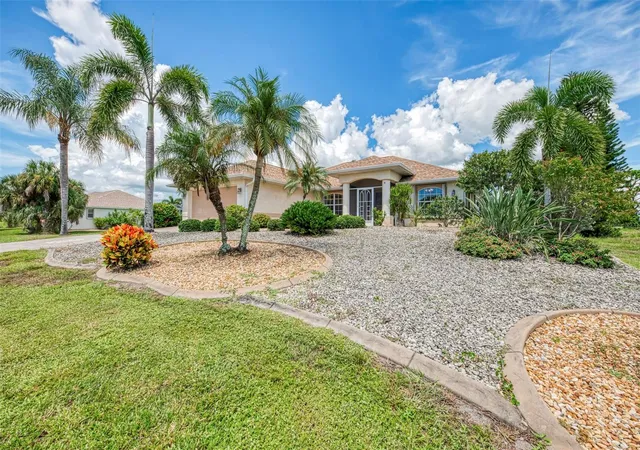 Photo 2 of Single family home for sale at 25 Tournament Rd, Rotonda West, FL 33947 | MLS# D6148553 | Listing updated on 2026-09-05