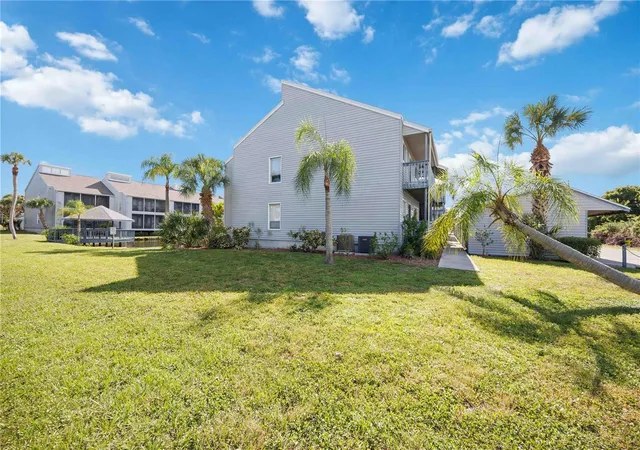 Listing Photo 2 - Condo for sale in building located at 259 Fenwick Dr, Venice, FL 34285 - Unit #40