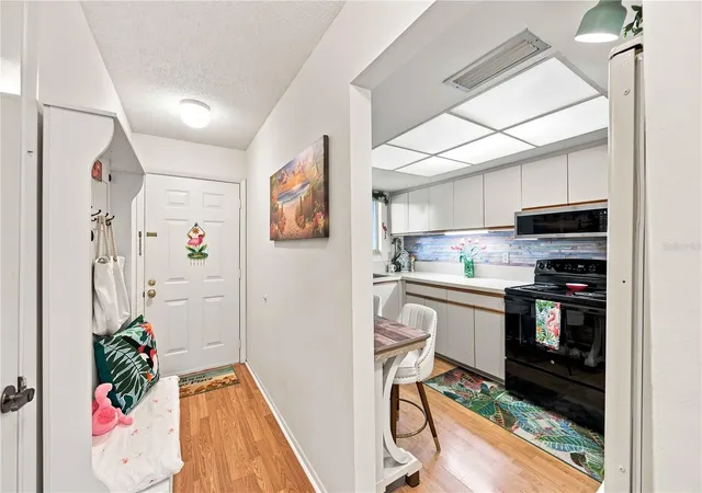 Listing Photo 5 - Condo for sale in building located at 259 Fenwick Dr, Venice, FL 34285 - Unit #40