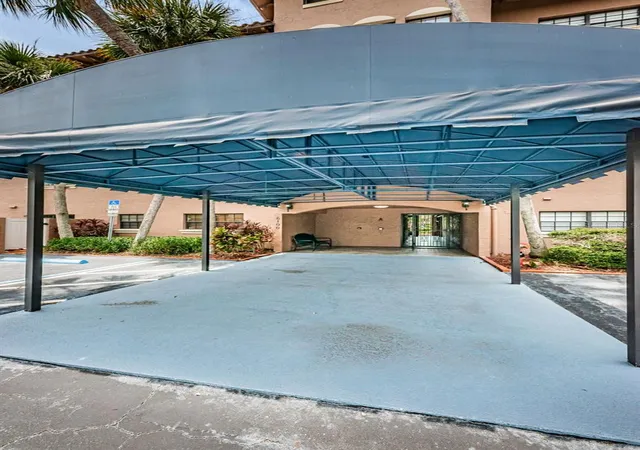 Listing Photo 2 - Condo for sale in building located at 6100 Gulfport Blvd S, Gulfport, FL 33707 - Unit #405