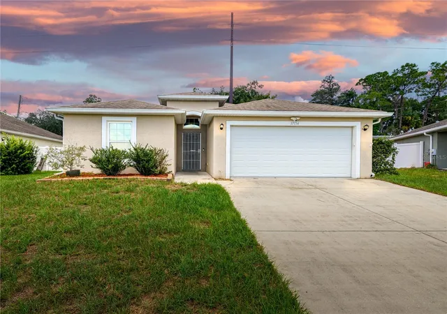 Photo 2 of Single family home for sale at 37154 Highland Bluff Cir, Dade City, FL 33523 | MLS# TB8542377 | Listing updated on 2026-08-28