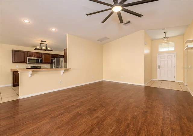 Photo 4 of Single family home for sale at 37154 Highland Bluff Cir, Dade City, FL 33523 | MLS# TB8542377 | Listing updated on 2026-08-28