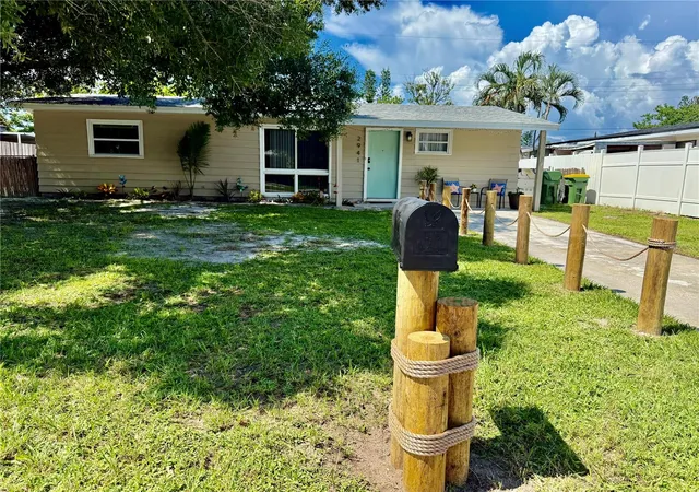 Photo 2 of Single family home for sale at 2941 Poplar St, Sarasota, FL 34237 | MLS# A4704036 | Listing updated on 2026-09-02
