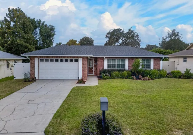 Photo 1 of Single family home for sale at 3250 Laurel Dr, Mount Dora, FL 32757 | MLS# O6436554 | Listing updated on 2026-09-07