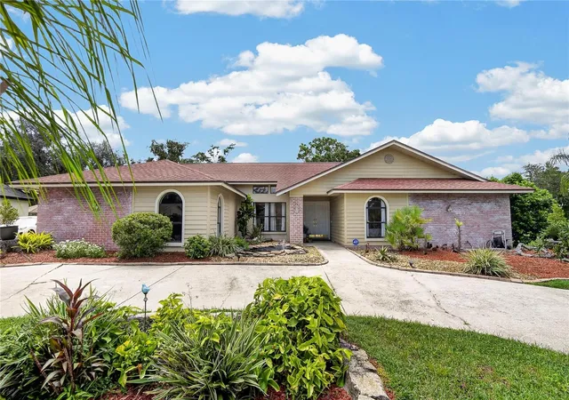 1st image of 2814 Hammock Dr, Plant City, FL 33566 | MLS# TB8542400