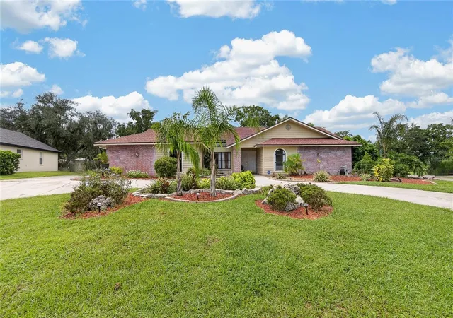 2nd image of 2814 Hammock Dr, Plant City, FL 33566 | MLS# TB8542400