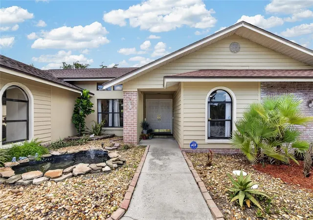 Photo 3 of Single family home for sale at 2814 Hammock Dr, Plant City, FL 33566 | MLS# TB8542400 | Listing updated on 2026-10-09