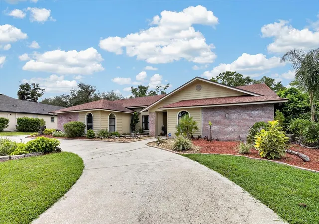 Photo 4 of Single family home for sale at 2814 Hammock Dr, Plant City, FL 33566 | MLS# TB8542400 | Listing updated on 2026-10-09