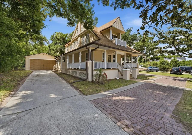 Photo 3 of Single family home for sale at 535 W Osceola St, Clermont, FL 34711 | MLS# O6436561 | Listing updated on 2026-09-05