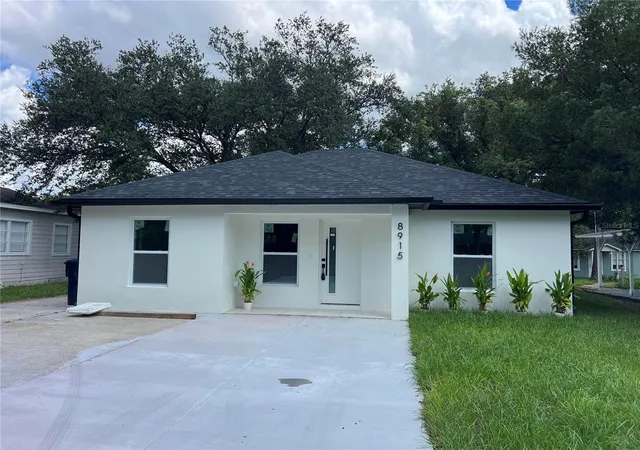 Photo 2 of Single family home for sale at 8915 N Willow Ave, Tampa, FL 33604 | MLS# TB8542409 | Listing updated on 2026-09-23