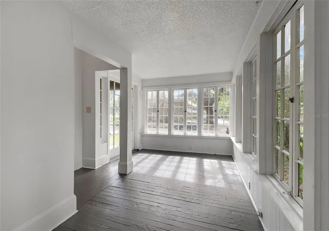 Photo 3 of House for sale at 522 S Osceola Ave, Orlando, FL 32801 | MLS# O6436570 | Listing updated on 2026-10-21