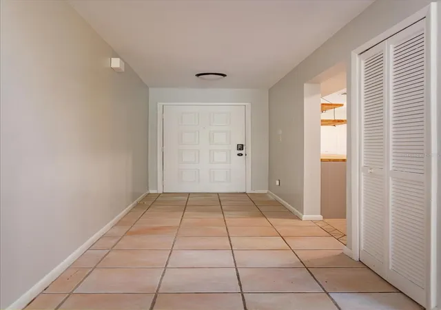 Photo 3 of Condo for sale at 5429 Vineland Rd #6F, Orlando, FL 32811 | MLS# O6436575 | Listing updated on 2026-08-26