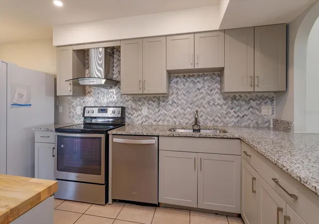 Photo 4 of Condo for sale at 5429 Vineland Rd #6F, Orlando, FL 32811 | MLS# O6436575 | Listing updated on 2026-10-15