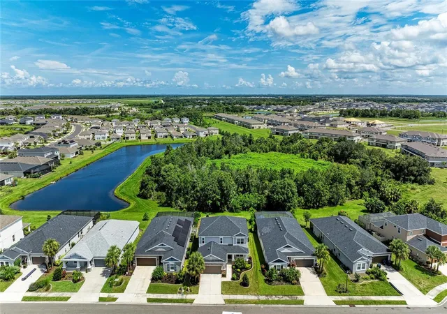3rd image of 6332 Laurelcrest Gln, Palmetto, FL 34221 | MLS# A4704048