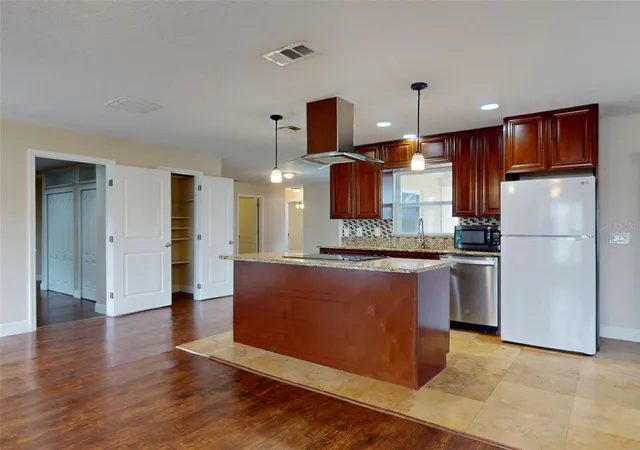 4th image of 2125 E Parkton Dr, Deltona, FL 32725 | MLS# V4950911
