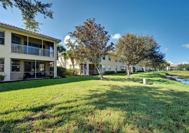 Listing Photo 5 - Condo for sale in building located at 4433 Corso Venetia Blvd, VENICE, FL 34293 - Unit #C18