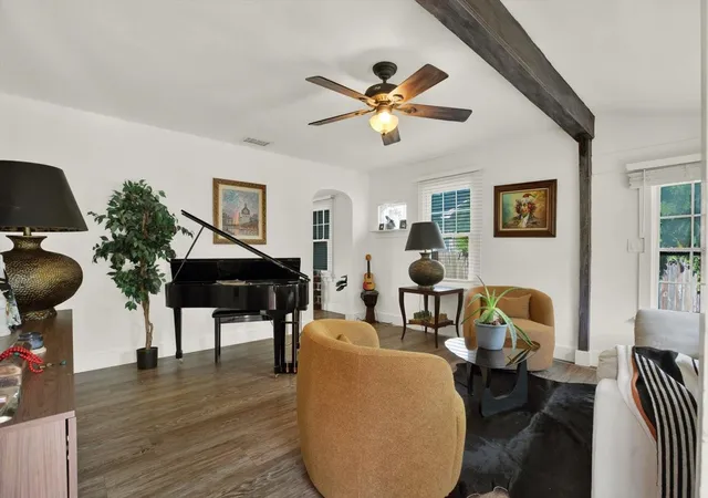 2nd image of 3305 10th Ave N, St Petersburg, FL 33713 | MLS# TB8542440