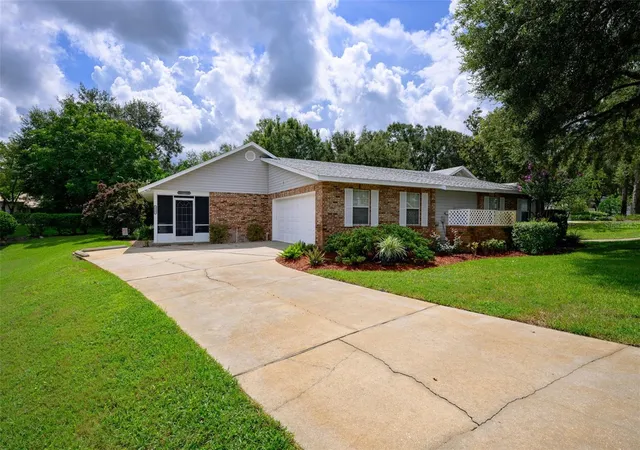 Photo 1 of Single family home for sale at 2525 S Glen Eagles Dr, Deland, FL 32724 | MLS# V4950912 | Listing updated on 2026-09-26