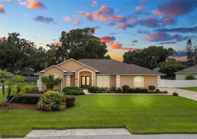Photo 1 of Single family home for sale at 318 Hamilton Shores Dr Ne, Winter Haven, FL 33881 | MLS# L4964555 | Listing updated on 2026-09-05