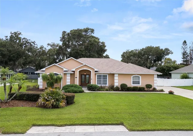 Photo 2 of Single family home for sale at 318 Hamilton Shores Dr Ne, Winter Haven, FL 33881 | MLS# L4964555 | Listing updated on 2026-09-05