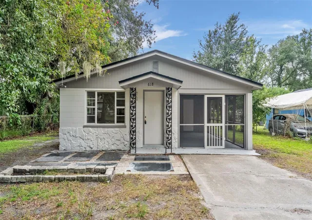 Photo 1 of Single family home for sale at 618 W Williams St, Lakeland, FL 33805 | MLS# L4964556 | Listing updated on 2026-10-27