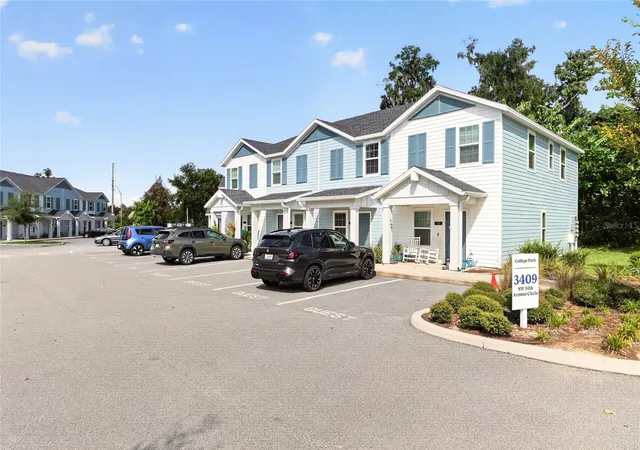Photo 2 of Townhouse for sale at 3409 Sw 34Th Avenue Cir #9, Ocala, FL 34474 | MLS# OM731080 | Listing updated on 2026-08-29