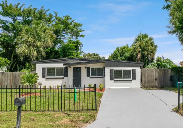 Photo 1 of Single family home for sale at 2821 W Amelia St, Orlando, FL 32805 | MLS# O6436604 | Listing updated on 2026-10-01