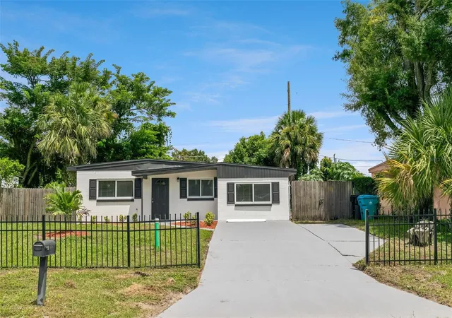 Photo 1 of Single family home for sale at 2821 W Amelia St, Orlando, FL 32805 | MLS# O6436604 | Listing updated on 2026-10-01
