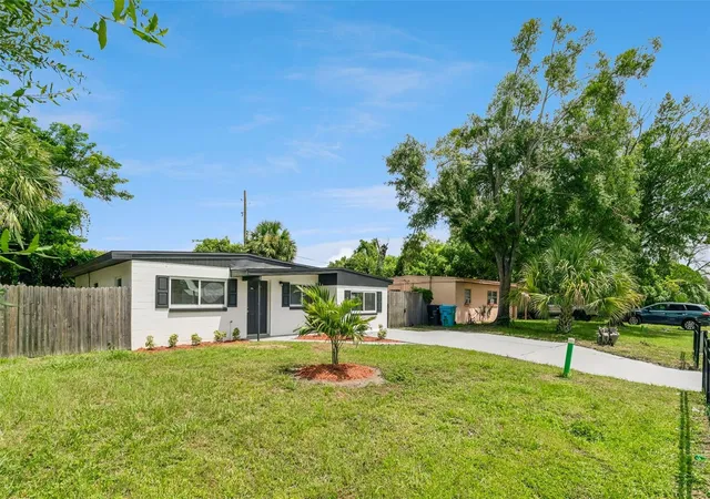 Photo 2 of Single family home for sale at 2821 W Amelia St, Orlando, FL 32805 | MLS# O6436604 | Listing updated on 2026-10-01