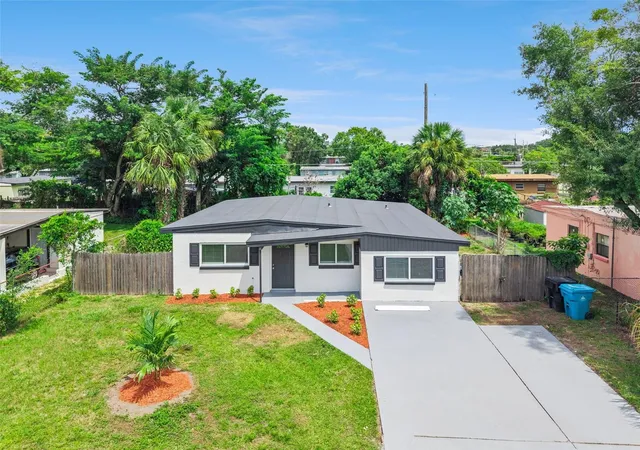Photo 3 of Single family home for sale at 2821 W Amelia St, Orlando, FL 32805 | MLS# O6436604 | Listing updated on 2026-10-01